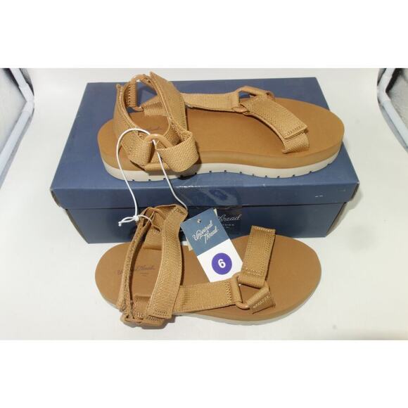 Universal Thread Shoes - Brand NEW Universal Thread Holden Beige Tan Sandals Women's 6